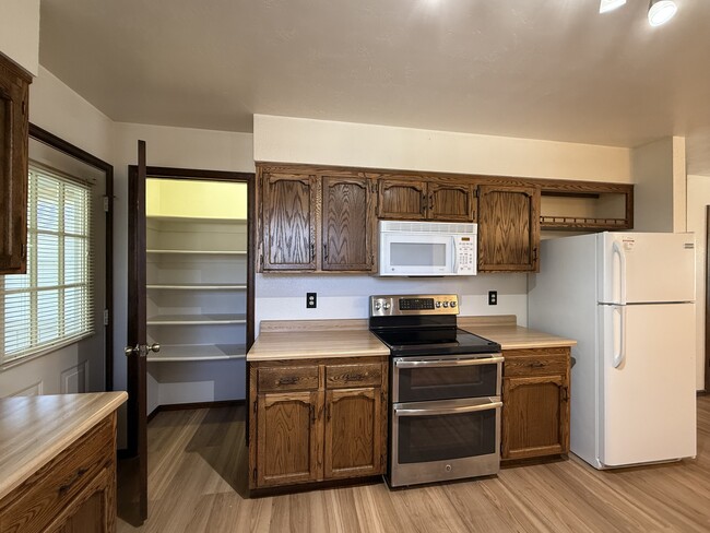 Building Photo - Green House