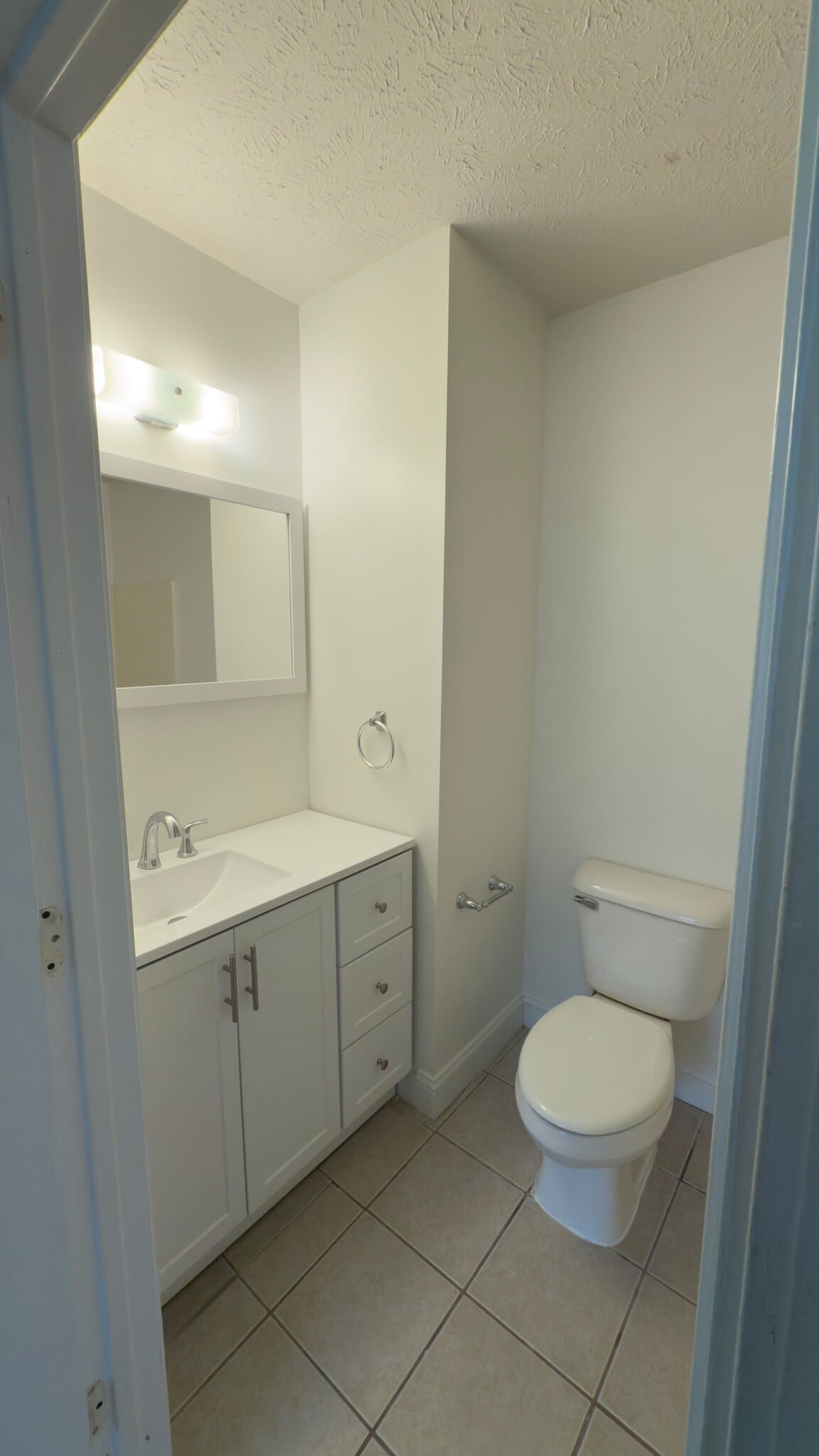 Upstairs Bathroom - 6 Lower Gilman St