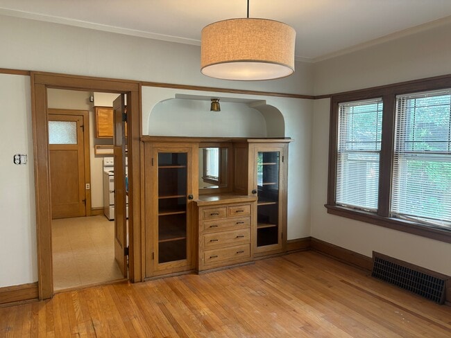 Building Photo - 5412 W Vine St