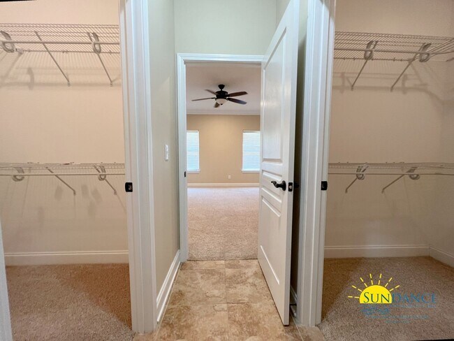 Building Photo - Gorgeous 4 Bedroom Home in FWB!