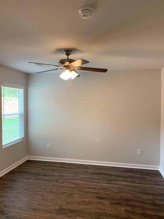 Building Photo - Don’t Miss This — Pre-Leasing 3-Bed, 2-Bath Home in Lakeside Cottages