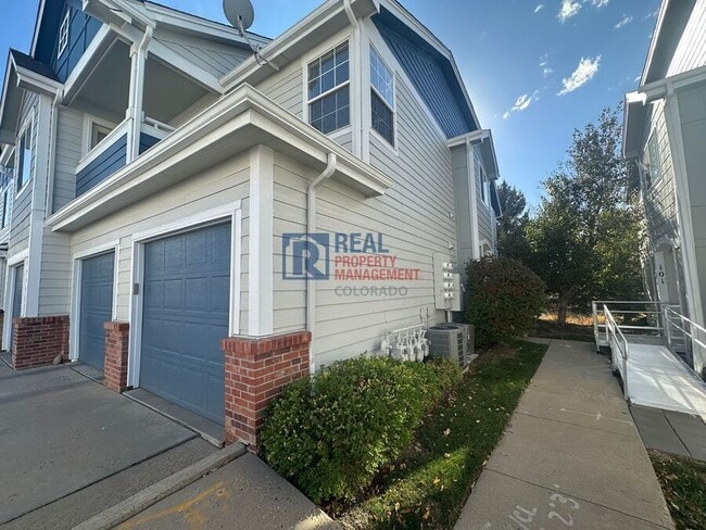 Building Photo - 1381 S Cathay Ct