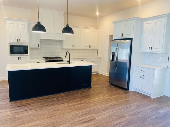 Building Photo - 4 bed 3 Bath Beautiful - Cooper ISD