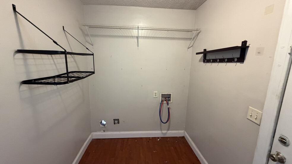 Laundry room - 1010 Lynch St