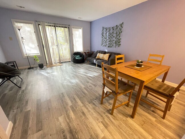 Building Photo - Mill Creek - Updated 2br 2ba garden-style ...