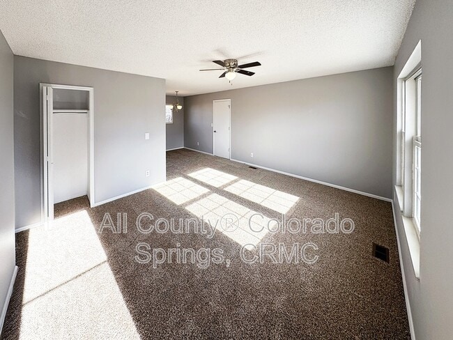 Building Photo - 6680 Parkridge Ct