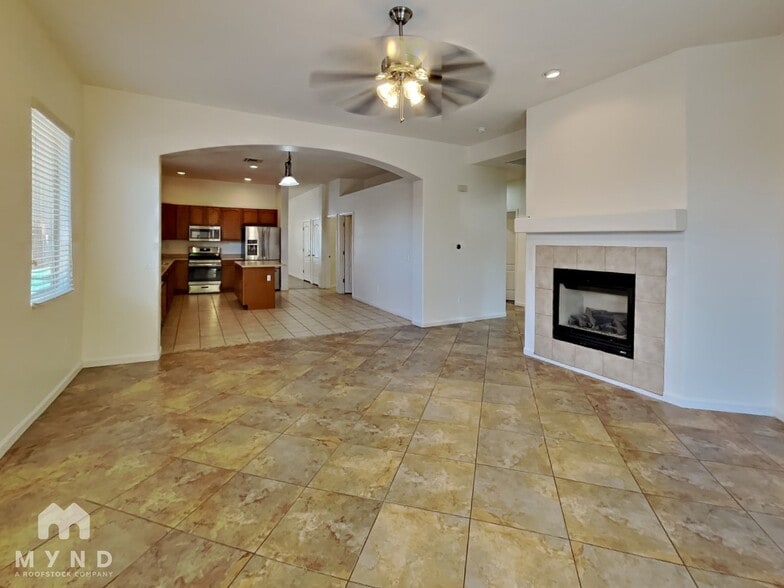 Building Photo - 12548 E Red Iron Trail