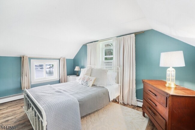 Building Photo - 209 Hudson Ave