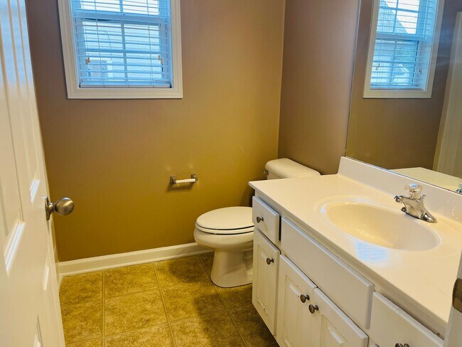 Building Photo - Welcome home! 3 Bedroom 2 Bath home in Sum...