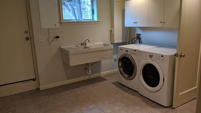 Building Photo - Stylish Tudor house with 3-bed, 2.5-bath, 1 office for rent in North Queen Ann