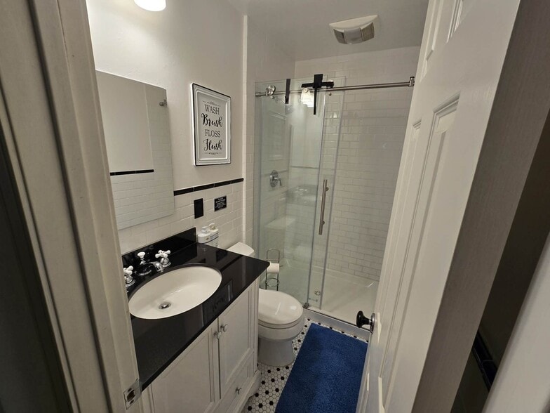 Building Photo - 2645 Garnet Ave