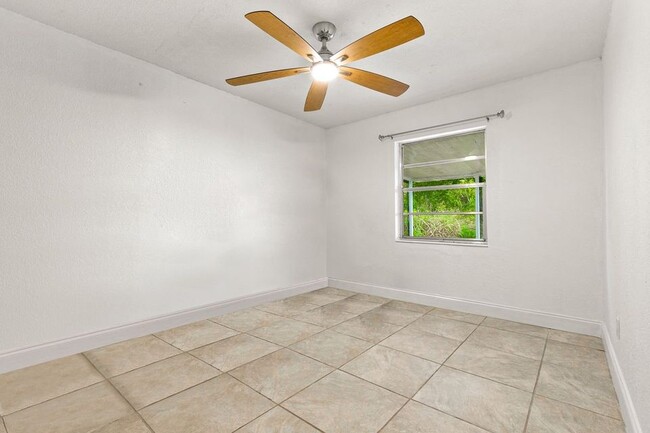 Building Photo - 2393 Victor Rd