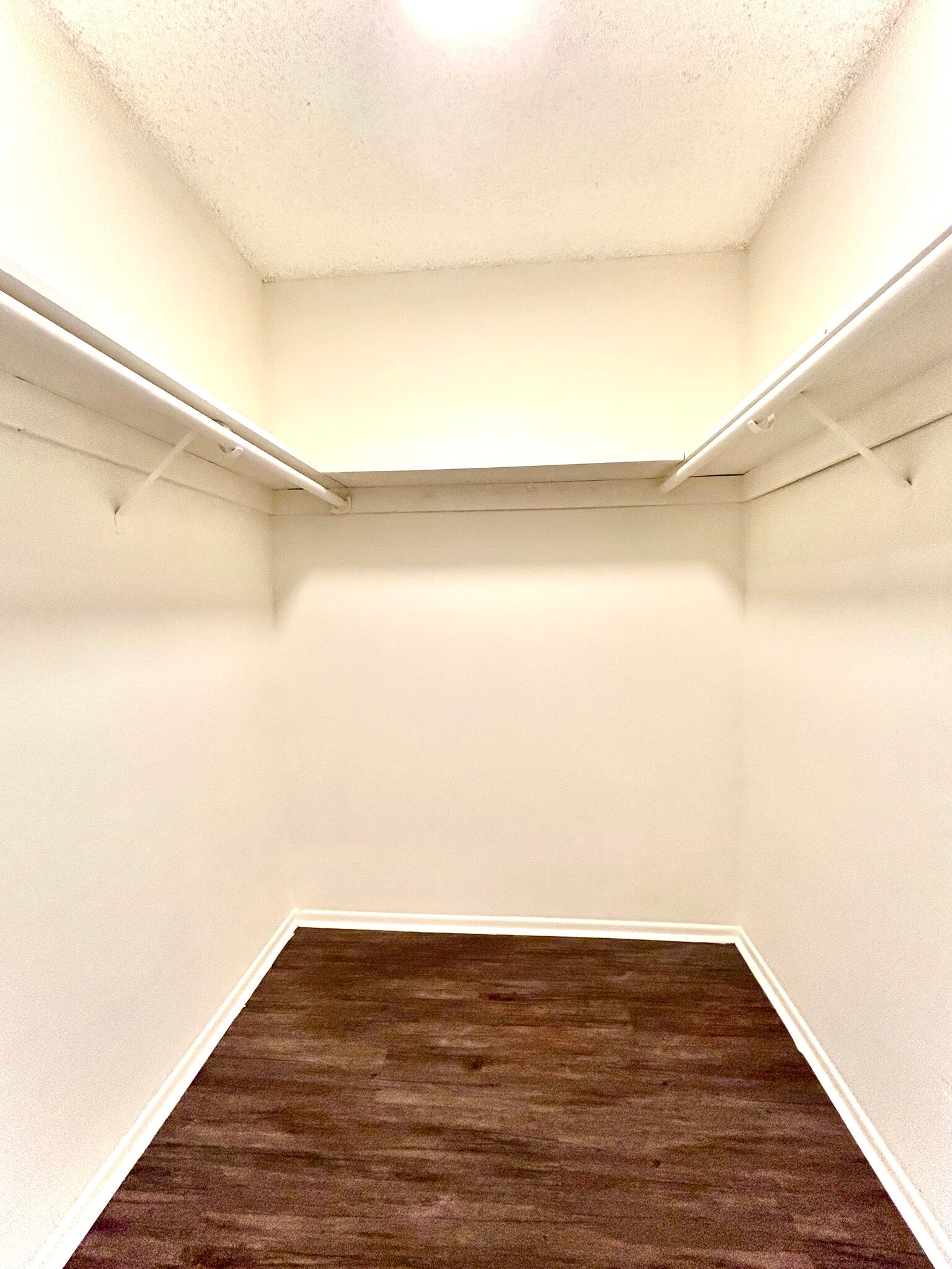 Building Photo - 14033 Burbank Blvd