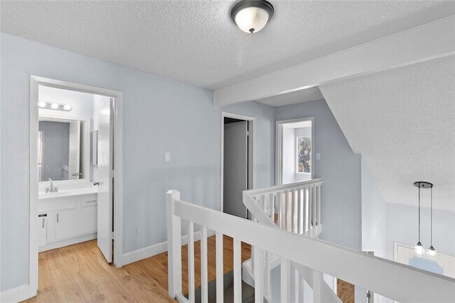 Building Photo - Affordable 5BD/2BA single-family house!