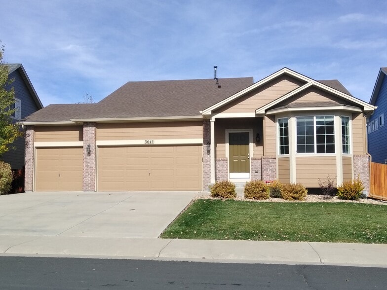 Building Photo - 3645 Desert Ridge Cir