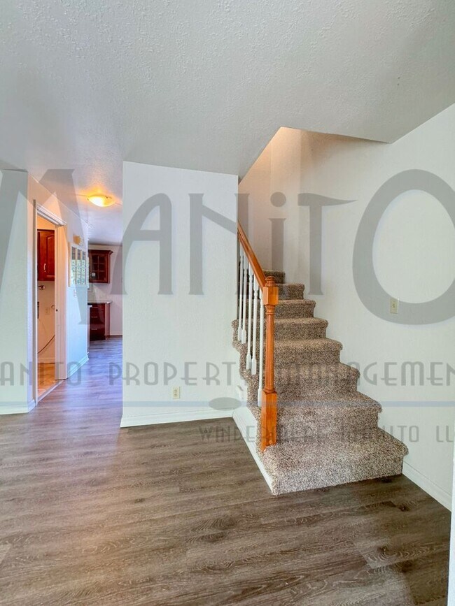 Building Photo - 521/523 E 11th Avenue Duplex
