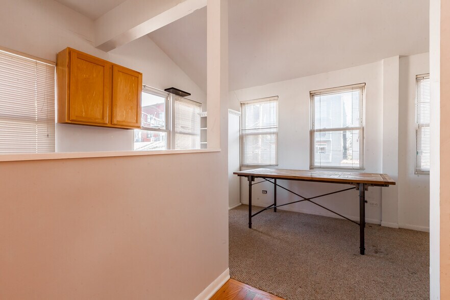 Building Photo - 1645 N Ashland Ave