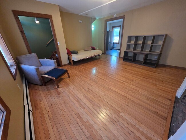 Building Photo - 15 E Parmenter St
