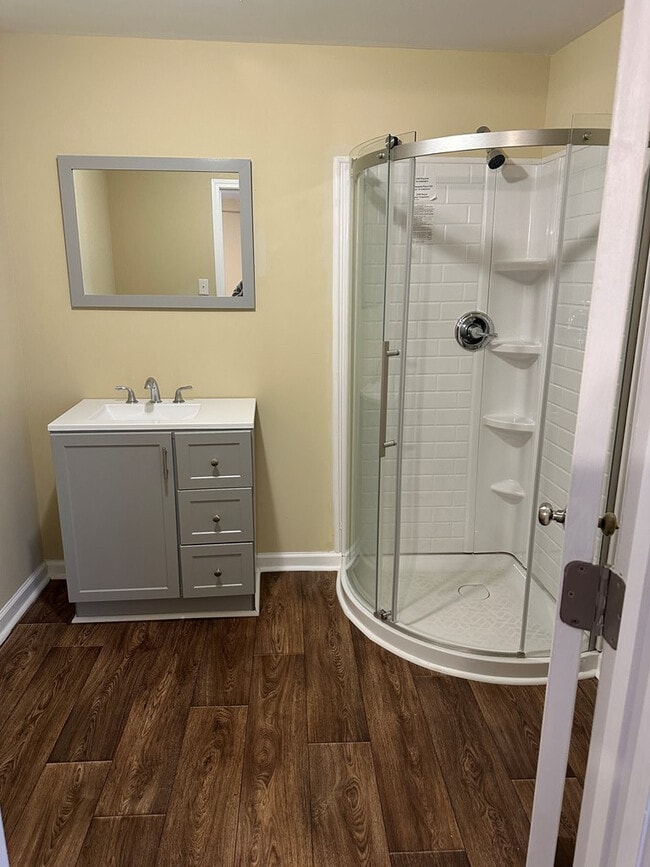 Building Photo - 27 Webb Ave