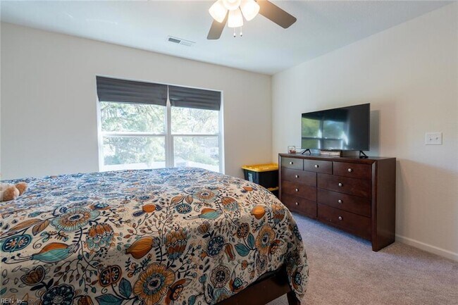 Building Photo - 1536 Beekman St