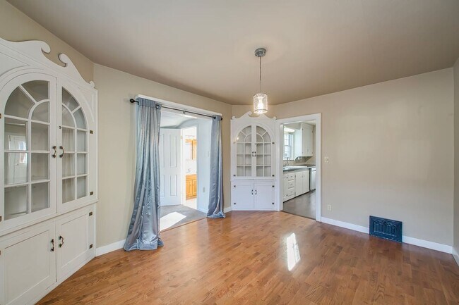 Building Photo - Charming 3-Bedroom Home with Spacious Base...
