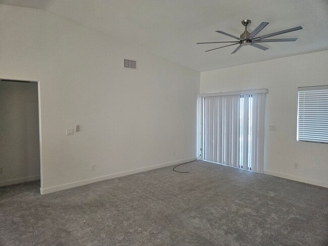 Building Photo - Los Lagos 3 Bed Room Home with Lake Views