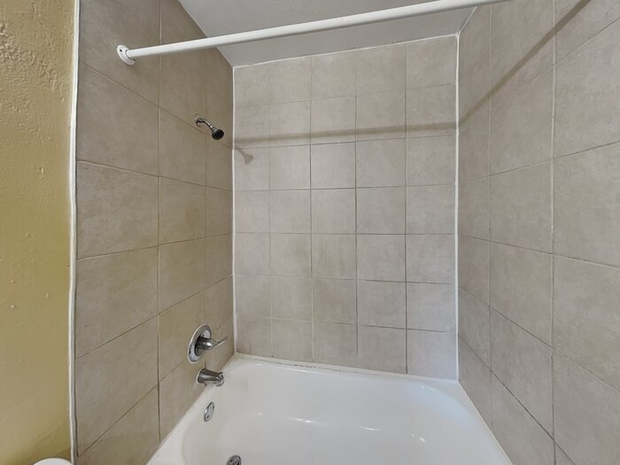 Building Photo - 1737 Ave C NE