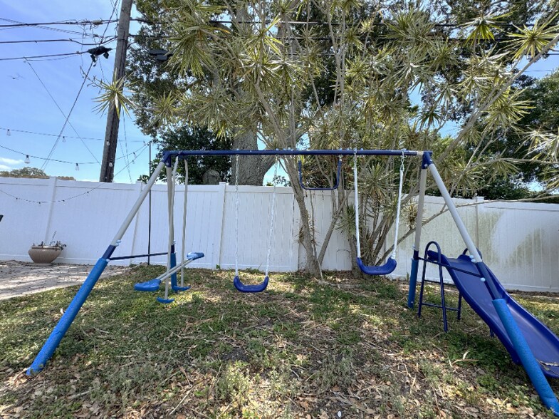 Building Photo - 10996 106th Ave N