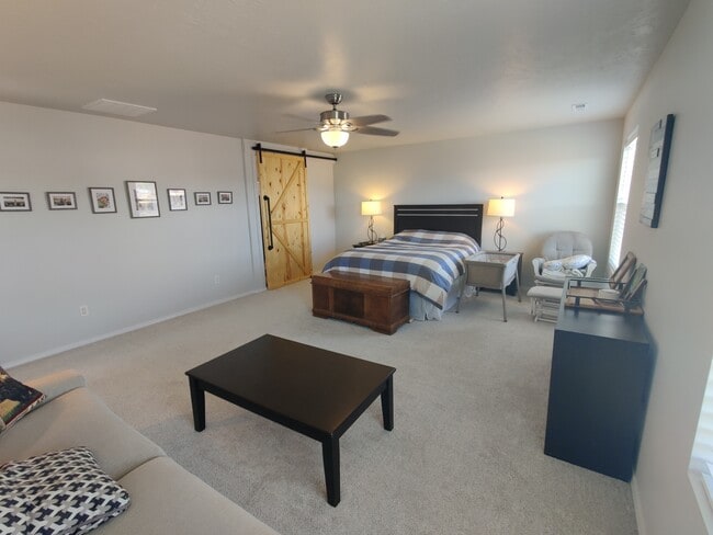 Building Photo - 1690 SW Gabar Ct