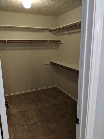 Building Photo - 1308 Meadow Lark Dr