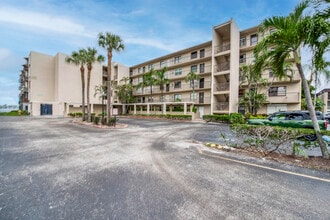 Building Photo - 896 N Federal Hwy