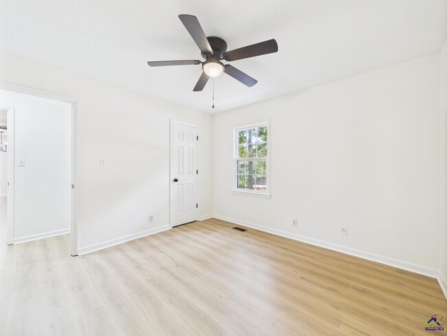 Building Photo - 1167 Roundtable Ln