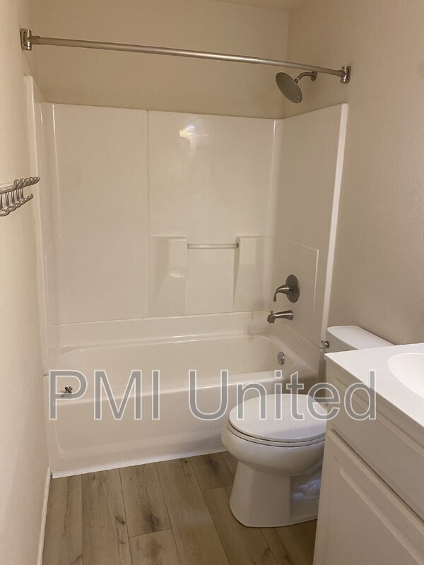 Building Photo - 3805 Oceanview Dr