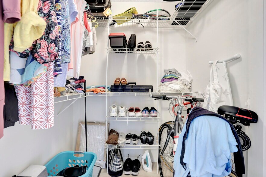 Building Photo - 2851 S Palm Aire Dr