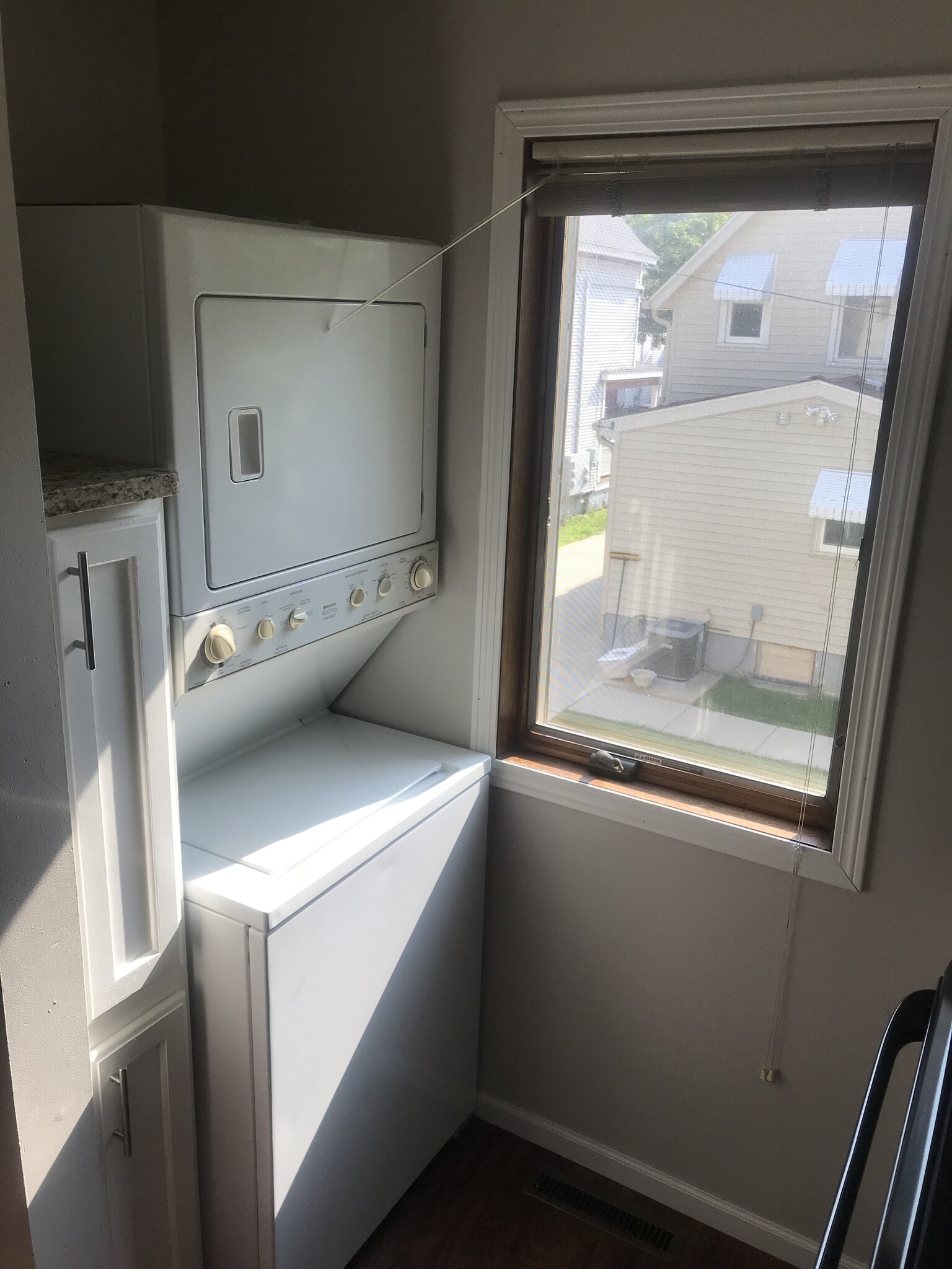 In-unit Washer/Dryer (has been updated 2022) - 1110 Erin St