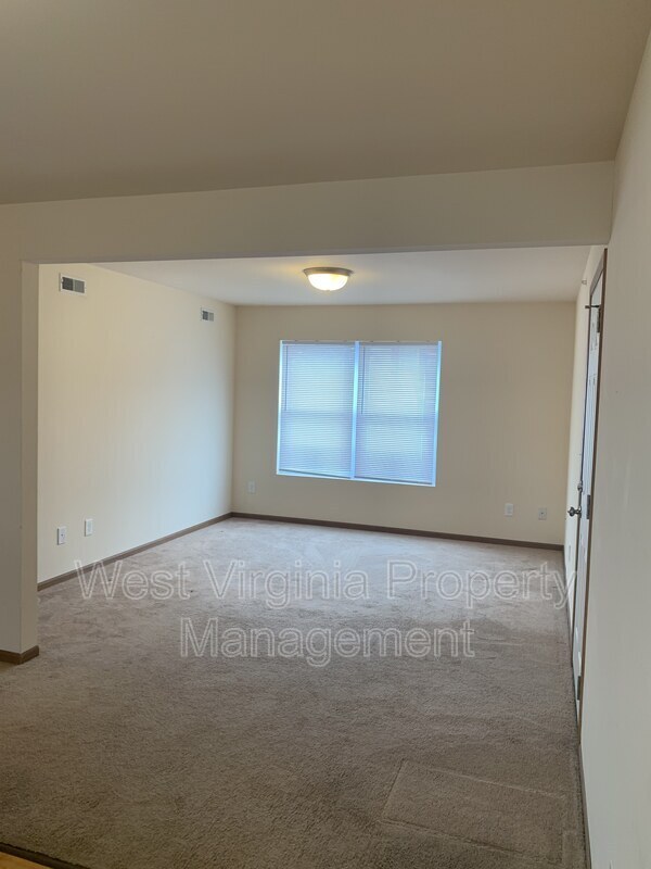 Building Photo - 196 Cardinal Way