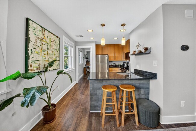 Building Photo - Modern 1BR/1BA in the Heart of Columbia Heights