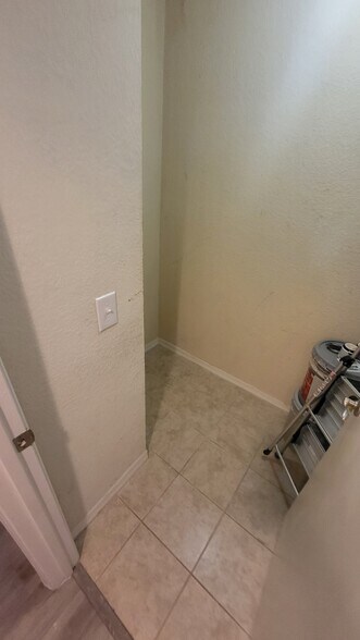 Building Photo - 5140 Conroy Rd