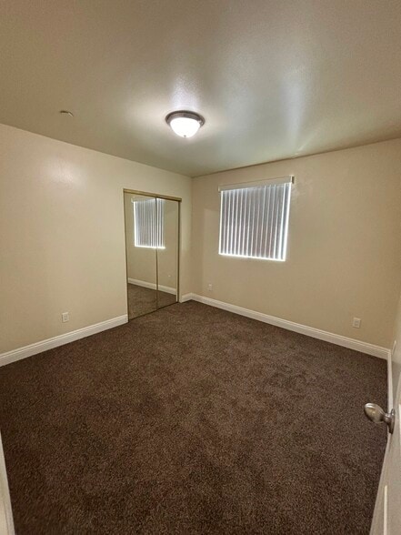 Building Photo - 739 E 79th St