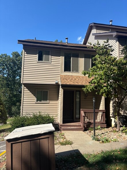 Primary Photo - 704 White Tail Way