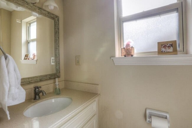 Building Photo - 12439 Piping Rock Dr
