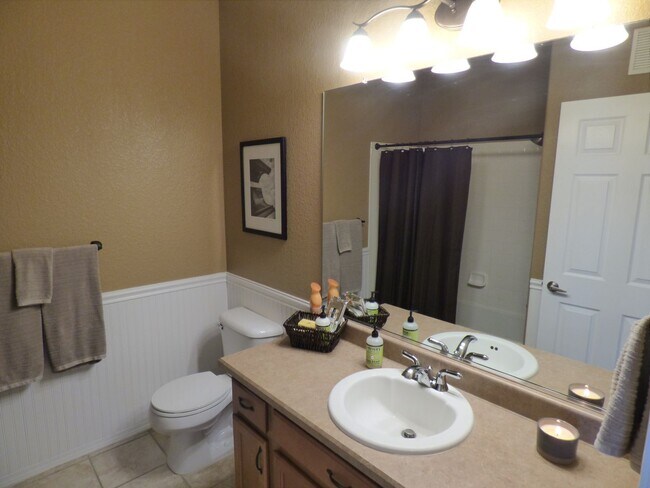Building Photo - 15470 Canyon Rim Dr