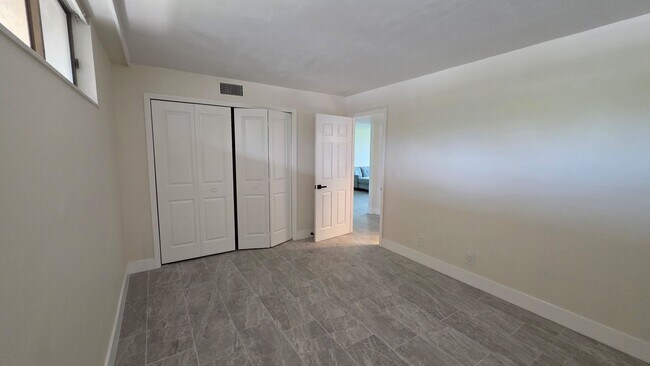 Building Photo - 2618 Cove Cay Dr