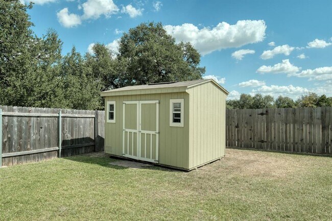 Building Photo - 811 Bedford Ct