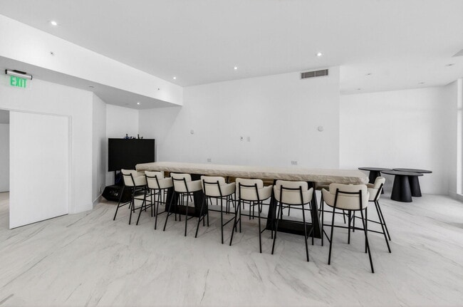 Building Photo - 4201 N Ocean Blvd