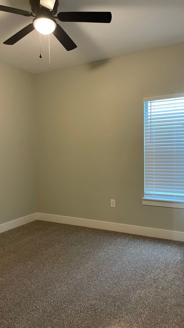 Building Photo - 3 Bed 2 Bath Duplex Close to SFA!!!