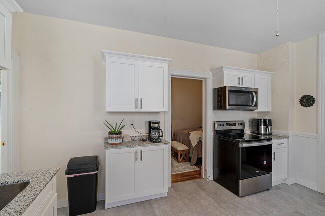 Building Photo - Rexford Main Street