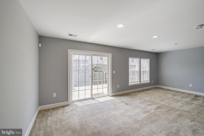 Building Photo - 6262 Summit Point Ct