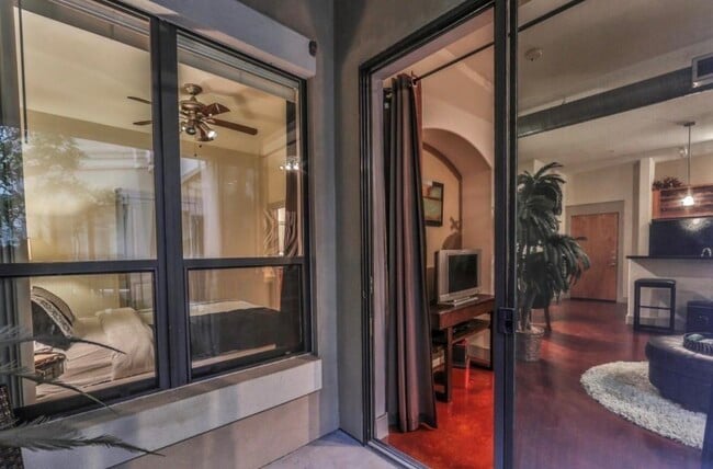 Building Photo - 1901 Post Oak Blvd