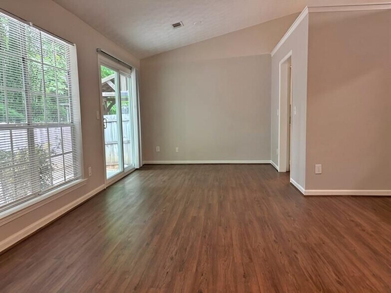 Building Photo - 5110 N Bridges Dr